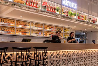 Artie's Bar & Café
