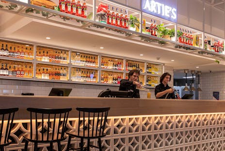 Artie’s Bar & Café